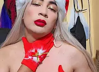 Linda Navidad Transsexual With Rich Tits!