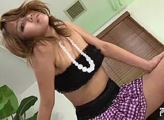 I am a sexy Japanese girl dancing