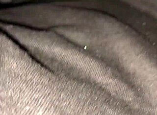 Mand optager ung 18+ sort tyr der kommer i hans kones mund under swingerfest 😏