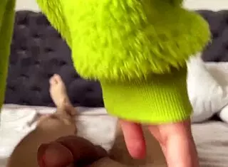 Mrs. Grinch tried to steal my dick! 😏