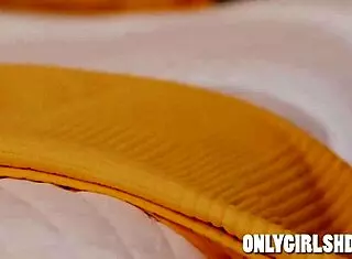 anna claire clouds and scarlett alexis scissor before italy trip