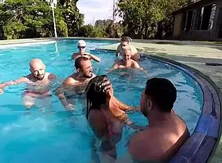 Slutty married wife from Floripa in gangbang with 7 men fucking her