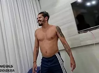 bastidores com karolzinha gozando com duas picas na buceta