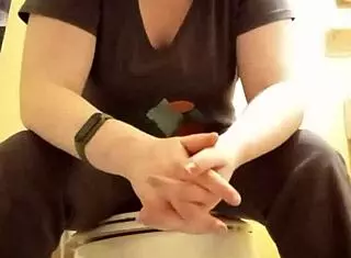 Amateur pornstar asks what cosplays to do.