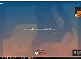 SKYPE CAMGIRL SHOWS OFF