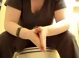 Amateur pornstar asks what cosplays to do.