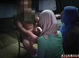 Arabisk teen sniger sig til knald på militærbase