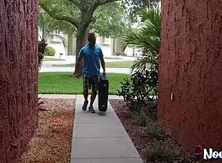 Naomi Foxxx Ebony Milf Squirts on Cam