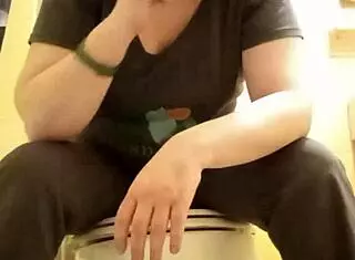 Amateur pornstar asks what cosplays to do.