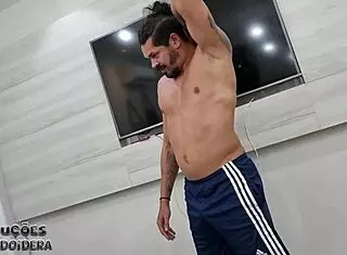 bastidores com karolzinha gozando com duas picas na buceta