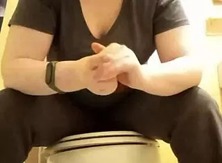 Amateur pornstar asks what cosplays to do.