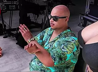 Milf sucks big cock in 3D hentai gameplay