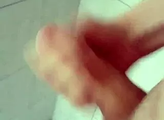 Fun bilik air dengan masturbasi biseksual dan pancutan