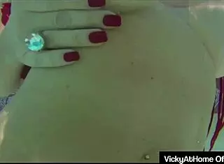 Vicky Vette drills her pussy