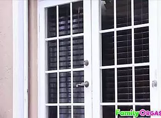 Young Stepsister Gets Fucked And Licked By Stepbro In Family Orgasms!