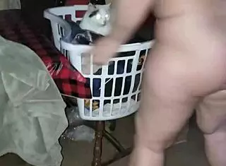 cumming on and in wife's pussy on the desk 😍 big ass milf action