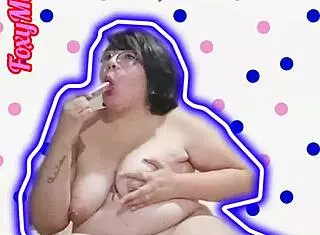 Beautiful Chubby Girl Moves Ass Seductively