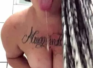 Brazilian babe shows pussy and ass in bath with glasses