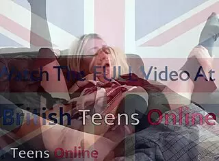 Blonde student moans as her pussy gets eaten! 😋🍑