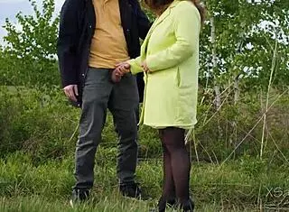 Risky outdoor fuck with random bitch involves flashing and handjob