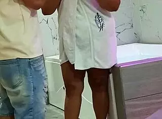 Muscular Bodybuilder Worships BBW's Big Ass In Jacuzzi