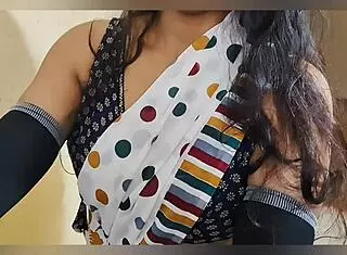 Hot sexy desi sister-in-law and brother-in-law fuck in the kitchen doggystyle 😍.