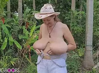 i got huge natural tits, they're so big and mature