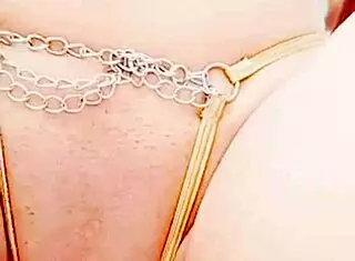 Mexicana y colombiana follando casero tras fiesta loca