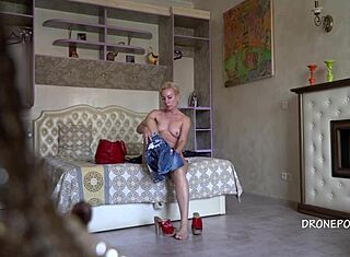 Gespioneerd op blonde MILF Terry aan het strand, Whoa!