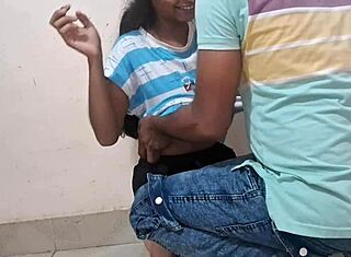 सेक्स मास्टर इंडियन भाभी को हॉट क्रीमपाई के लिए लुभाता है