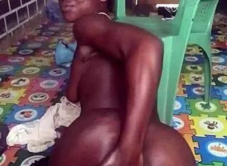 Crazy bitch twerks naked before using big dildo on ass and pussy