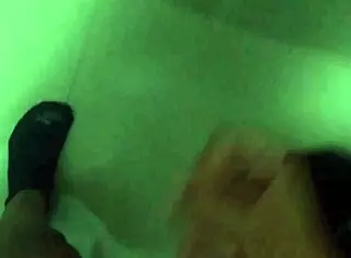 Me La Jalo En El Baño?