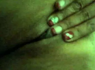 Girl masturbates for her boyfriend