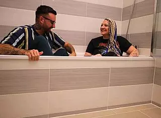 Livie chats with Frankie Jax in bath interview