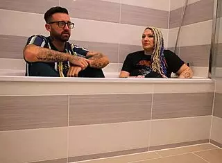 Livie chats with Frankie Jax in bath interview