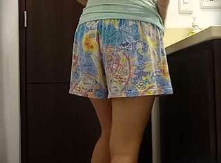 Skrytá kamera chytá venezuelskou sestru Milet čůrající na veřejnosti v minisukni