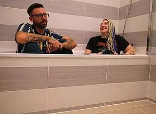 Livie chats with Frankie Jax in bath interview