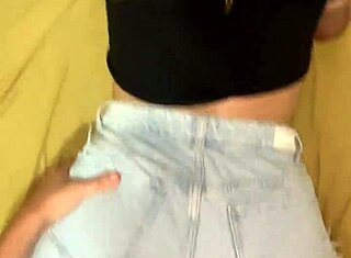 Higgyétek el, ez az amatőr nagy seggű csaj rövidnadrágban kapja a baszást?