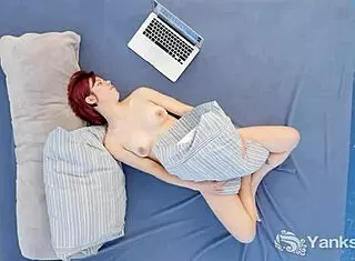 Watch hedera helix masturbate with her toes and hairy pussy in high definition?