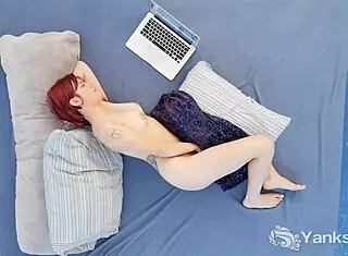 Watch hedera helix masturbate with her toes and hairy pussy in high definition?