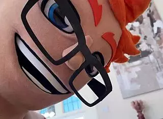 Satine's slippery footjob surprises ThePornDude!