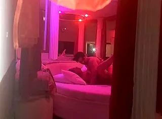 levei a coroa tesuda para ela ver minha pingola bem dura e buceta dela se impressionou com as bolas 😍