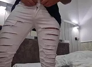 Arrapato Sega Un Cazzo Enorme Sborrata E Gemiti - Un Grosso Pisello Da Succhiarre