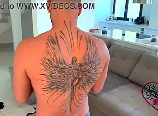 Brunette Flexes Her Firm Ass Muscles At The Gym