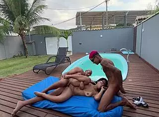 Mais gostosa a ninfetinha mais rabuda do xvideos podendo no peito sem camisinha 😍