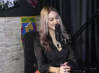 Loira Explica Como Fazer Um Bom Sexo Anal Demonstra Seu Boquete E Gemido Ao Enfiar No Cu - Kyra Sex Sheer Red