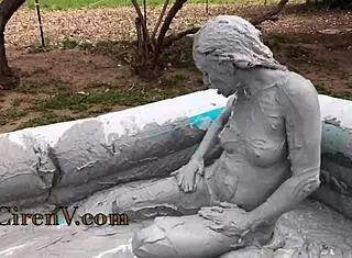 Clay sploshing in the pool - ciren v