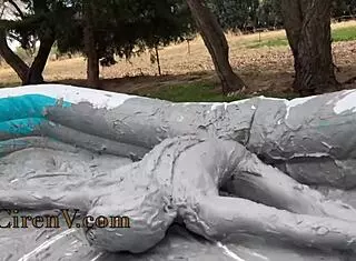 Clay sploshing in the pool - ciren v