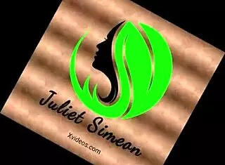 Школьница из Лагоса скачет на миниатюрной девчонке.