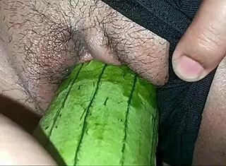 Young teen spreads legs in homemade 1on1